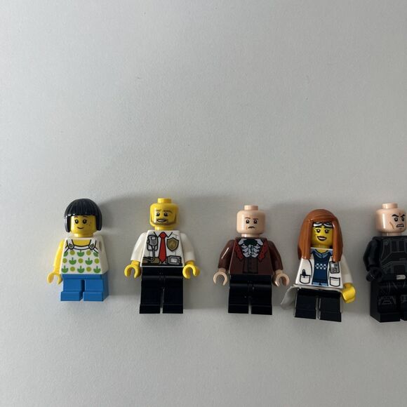 Lego Minifigures Lot Of 6 (2) Missing Arms ￼ - Picture 2 of 7